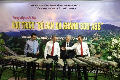 Thống nhất việc tổ chức trưng bày, giới thiệu hai bộ đàn đá tại huyện Khánh Sơn