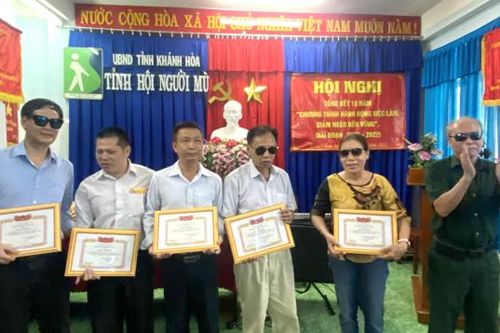Gần 300 người mù trong độ tuổi lao động có việc làm ổn định