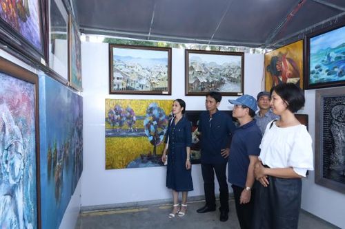 Lĩnh vực văn học, nghệ thuật: Còn thiếu những tác phẩm hay