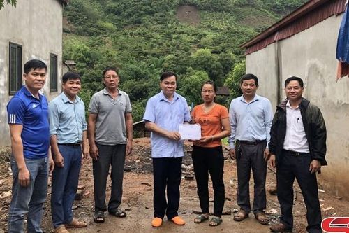 Hỗ trợ 40 triệu đồng cho gia đình bị sập đổ nhà hoàn toàn do gió lốc