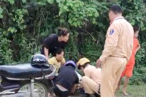 CSGT Sơn La hóa 'bà đỡ' giúp sản phụ sinh con ngay bên đường