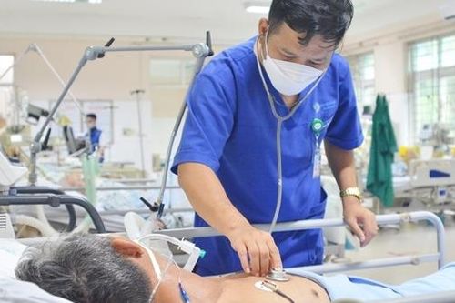 Hai người hôn mê sâu vì ăn so biển