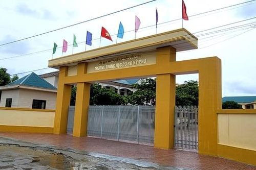 Phó Hiệu trưởng cùng 2 thầy giáo 'lặn' sang Hàn Quốc rồi cho người nhà đến trường nộp đơn xin nghỉ