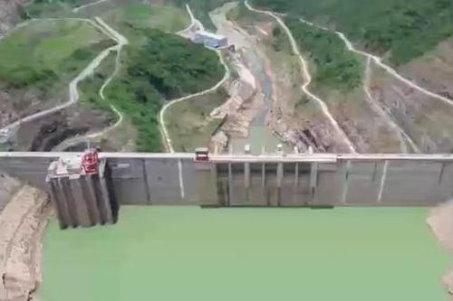 Cận cảnh hồ thủy điện Bản Vẽ lớn nhất Bắc Trung Bộ cạn kỷ lục, tiệm cận mực nước chết