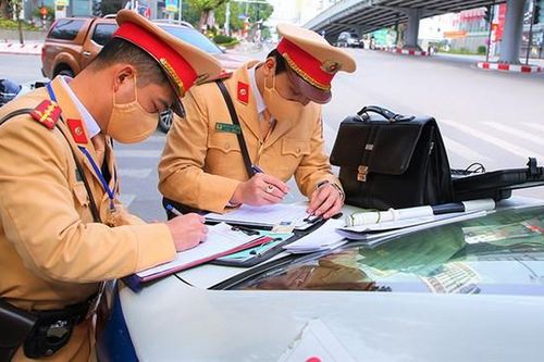 Hà Nội nghiêm cấm cán bộ, đảng viên can thiệp, tác động vào quá trình xử lý vi phạm giao thông