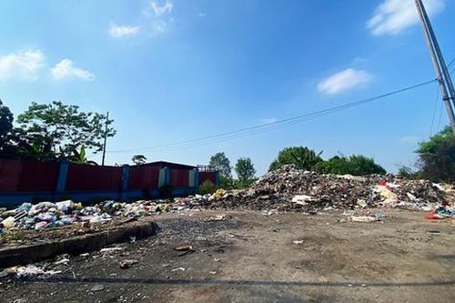 Hà Nội: Rác thải 'bủa vây' Cụm Công nghiệp Lai Xá