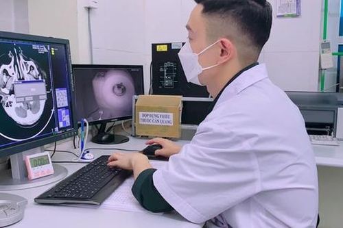 20 ngày 'thót tim' bác sĩ bệnh viện miền núi cứu bệnh nhân người nước ngoài đa chấn thương phức tạp