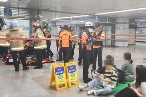 Tai nạn khó tin khi thang cuốn ở Hàn Quốc bất ngờ chạy ngược chiều