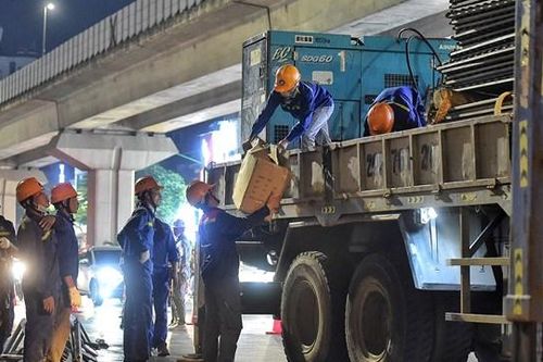 Hà Nội: Rào chắn đường Nguyễn Trãi để thi công dự án xử lý nước thải