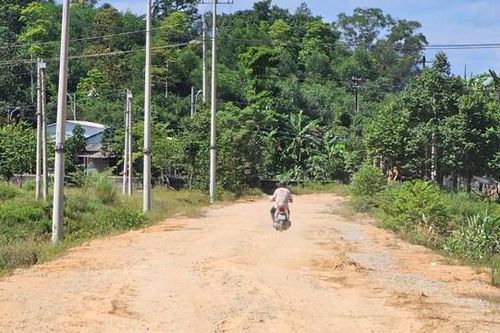 1,7km đường, gần 3 năm chưa xong?