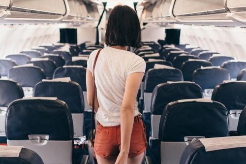 Cô gái từ chối ngồi cạnh người ngoại cỡ trên máy bay