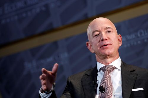 Tỷ phú Jeff Bezos mua một cổ phiếu của Amazon sau hơn 20 năm