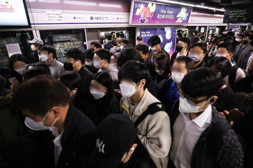 Vì sao 'chuyến tàu địa ngục' không dễ gì biến mất ở Hàn Quốc