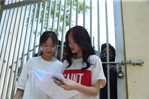 'Những ngôi sao xa xôi' và việc 'làm chủ cảm xúc' vào đề thi Ngữ văn