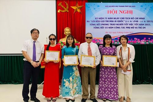 Lan tỏa các tấm gương phụ nữ khiếm thị vượt qua bóng tối