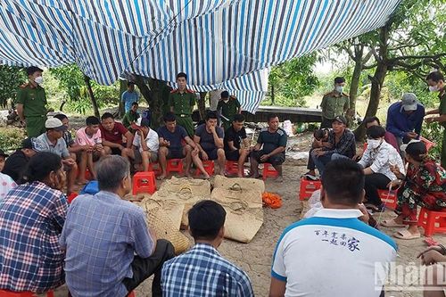 Đồng Tháp: Huy động gần 60 cán bộ, chiến sĩ phá tụ điểm đá gà
