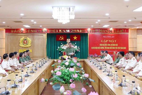 Gặp mặt Đoàn đại biểu Công an nhân dân dự Hội nghị biểu dương, tôn vinh điển hình tiên tiến toàn quốc