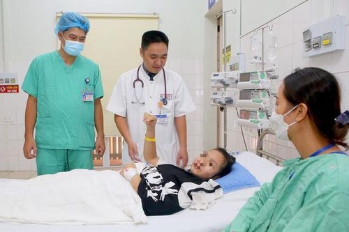 Cứu sống cháu bé 11 tuổi nguy kịch