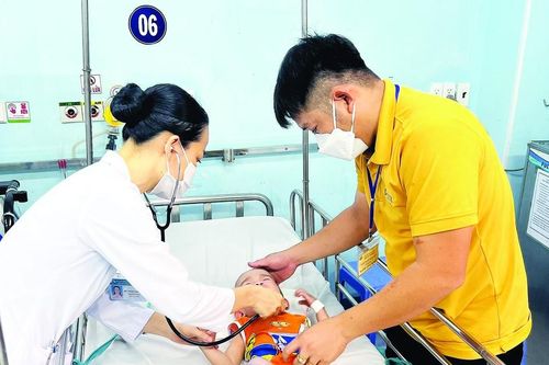 Bệnh tay chân miệng diễn biến phức tạp, nhiều ca nặng