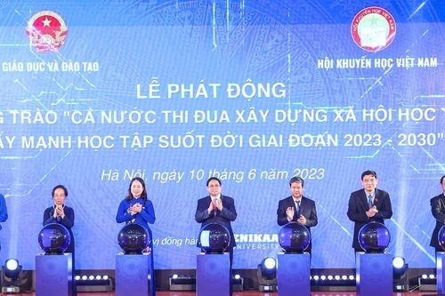 Thủ tướng: Tận dụng mọi cơ hội học tập để trở thành công dân tốt