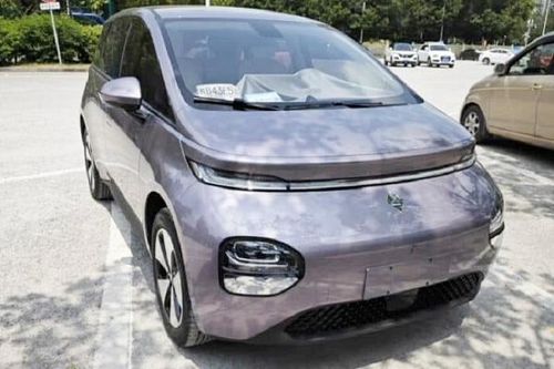 Baojun Yunduo điện từ 500 triệu đồng 'bằng xương, bằng thịt' trên phố