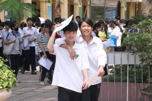 Thí sinh Hà Nội thở phào vì đề thi vừa sức sau ngày thi đầu tiên