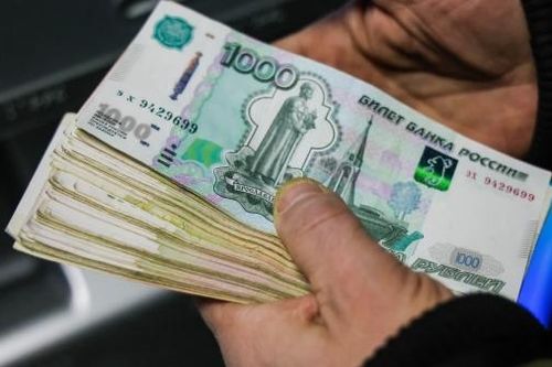 Căng thẳng địa chính trị gia tăng, đồng Ruble giảm xuống mức thấp nhất trong hơn hai tháng so với USD