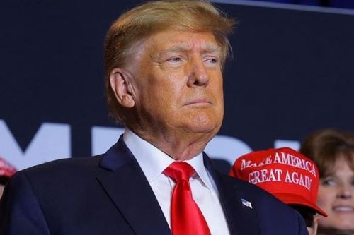 Ông Donald Trump bị buộc tội gây nguy hiểm cho an ninh quốc gia