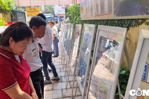 Trưng bày ảnh với chủ đề 'Bộ đội Cụ Hồ - Người chiến sĩ hải quân'