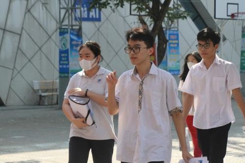 Đề thi Tiếng Anh lớp 10 Hà Nội: Dễ xảy ra mưa điểm 10