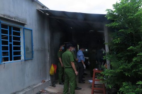 Bản tin 8H: Con ngủ dậy phát hiện cha mẹ đã tử vong