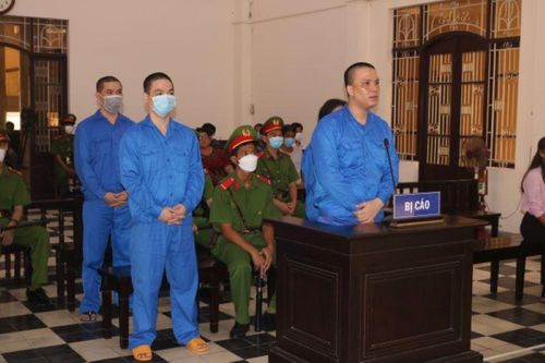 Nhận tiền thuê của nữ Việt kiều đi 'dằn mặt', 4 bị cáo lĩnh án