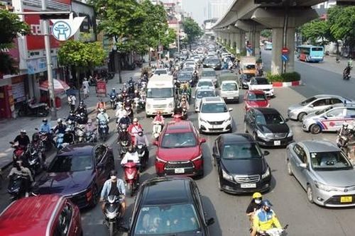 Ùn ứ trong ngày đầu dựng rào thi công trên đường Nguyễn Trãi