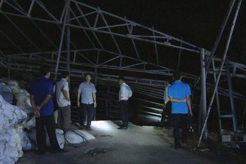 Sạt lở tại công ty thủy sản ở Bạc Liêu, hơn 2 tỷ đồng trôi sông trong tích tắc
