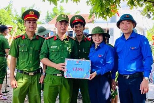 Lễ ra quân thanh niên tình nguyện hè Quảng Trị