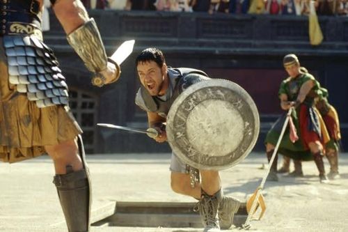 Showbiz 10/6: Cháy lớn ở phim trường khiến 6 người nhập viện