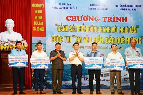Nam Định tổ chức chương trình 'Cảnh sát biển đồng hành với ngư dân'