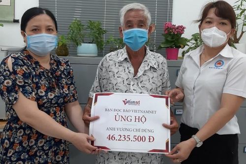 Người cha làm bảo vệ cảm ơn bạn đọc VietNamNet đã cứu giúp con trai