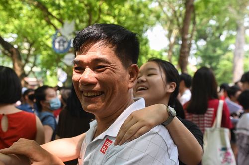 Thí sinh vỡ òa vì 'trúng tủ' sau môn đầu tiên thi vào lớp 10 Hà Nội