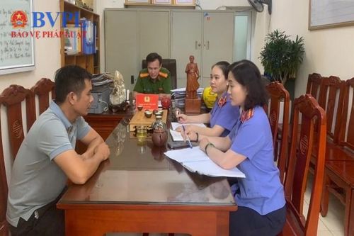 Kiểm sát viên trực tiếp tham gia lấy lời khai đối tượng bị tạm giữ