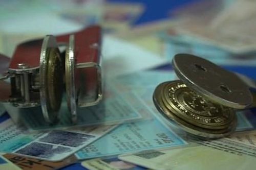 Triệt phá đường dây quy mô lớn do anh em trong một gia đình làm giả giấy tờ