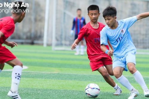 Đội thiếu niên thành Vinh chia điểm với Yên Thành