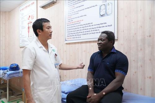 Phục hồi chức năng cho bệnh nhân nước ngoài liệt cả hai chân