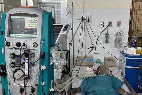 Người đàn ông tử vong nghi do ngộ độc rượu