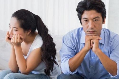 Bạn gái cũ tìm đến tận nhà vay tiền nhưng chồng tôi từ chối