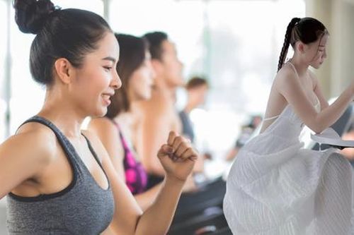Phụ nữ tập gym sợ vóc dáng to thô: Huấn luyện viên lên tiếng về sự thật