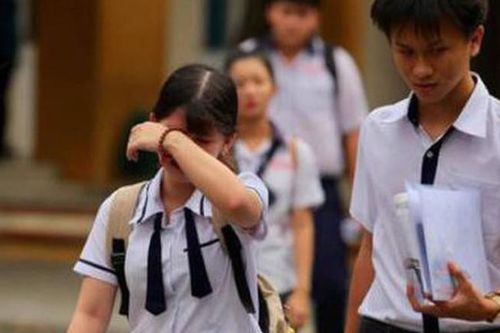 Cha mẹ nên phản ứng ra sao khi con bảo 'Làm bài không tốt'? Lời khuyên từ tiến sĩ giáo dục