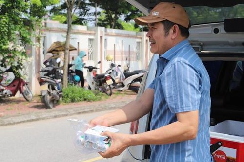 Bố dậy từ 4h sáng nấu nước vối tiếp sức con và các bạn thi vào 10