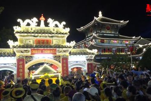 Lễ phục hiện rước Bà Chúa Xứ núi Sam