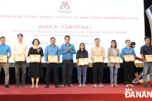 Khen thưởng 20 tập thể có thành tích tốt trong Tháng Công nhân năm 2023